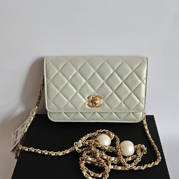 NEW CHANEL Agne Perle Pearl Ball Light Gray Mini Bag Wallet On Chain - Picture 9 of 17